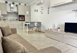 Cozy newly built house a few steps from the sea