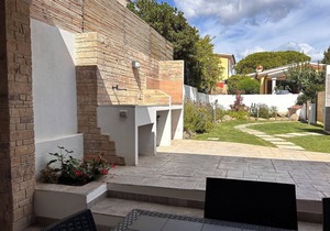Cozy newly built house a few steps from the sea