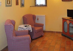 Farmhouse in hilly area in Gubbio with pool