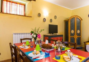Farmhouse in hilly area in Gubbio with pool
