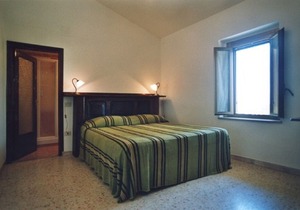 IL PINO: apartment within farmhouse just 15 minutes far from Assisi.