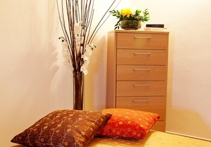 Lake view garden home sleeps 6 guests with use of pool, sauna & jacuzzi