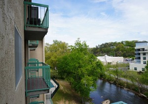 Little Pigeon River 508 2BD Condo with Fireplace and Jacuzzi Tub