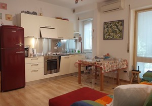 Lovely apartment few minutes walk from Garda and the Lake, swimming pool nearby.
