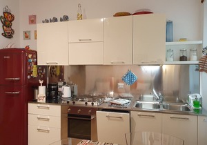 Lovely apartment few minutes walk from Garda and the Lake, swimming pool nearby.