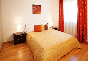 Modern Stylish Apartment with Superb Lake View and Private Balcony