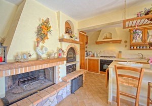 Nice apartment for 4 people with A/C, WIFI, pool, TV, patio and panoramic view, close to Siena