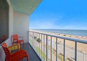 Oceanfront 1BR | King Bed & Private Balcony
