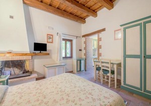 Quiet holiday home in Sellano with swimming pool a few kilometers from Rasiglia