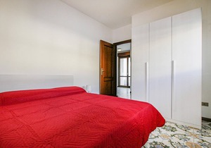 Spend a great vacation by the sea in this beachfront apartment.