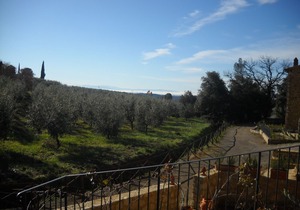Stunning private villa with WIFI, A/C, pool, TV, patio, panoramic view and parking, close to Siena