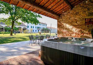 Tigli apartment with two bedrooms and one bathroom on the second floor with 4 metre glass window (apartment 6)