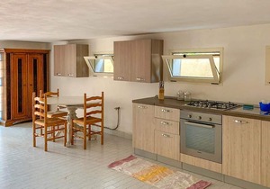 Vacation apartment with private garden and separate entrance in Montauro (Catanzaro province), on on