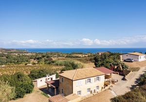 Vacation Home 'Appartamento Sole 3' with Sea View, Garden