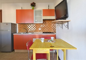 Vacation Home 'Appartamento Sole 4' with Sea View, Garden