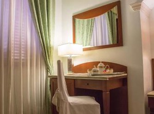Palmed Hotel | Gizzeria