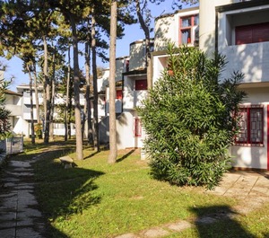 Holiday Village 