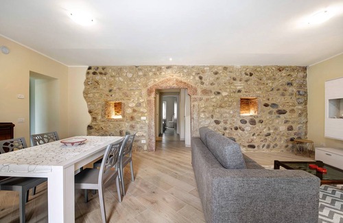 Albisano Apartment | 100 m² Apartment ∙ 2 bedrooms ∙ 4 guests