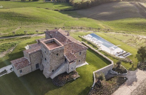 Radicondoli Villa | 1000 m² Villa ∙ 10 bedrooms ∙ 22 guests
