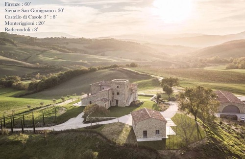 Radicondoli Villa | 1000 m² Villa ∙ 10 bedrooms ∙ 22 guests