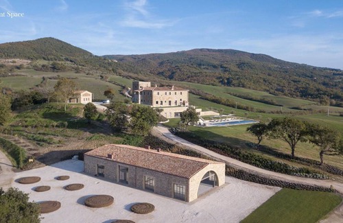 Radicondoli Villa | 1000 m² Villa ∙ 10 bedrooms ∙ 22 guests