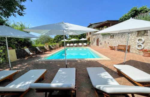 Spoleto Villa | 10000 m² Villa ∙ 15 bedrooms ∙ 27 guests
