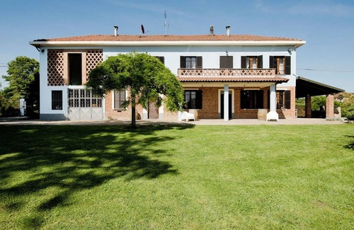 San Damiano dʼAsti Other | 140 m² Accommodation ∙ 4 bedrooms ∙ 9 guests