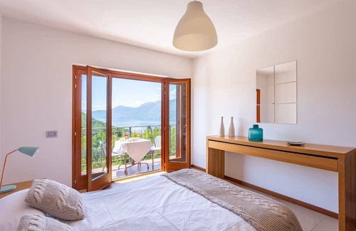 Dumenza House | 150 m² House ∙ 3 bedrooms ∙ 6 guests
