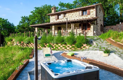 Cagli House | 160 m² House ∙ 3 bedrooms ∙ 8 guests