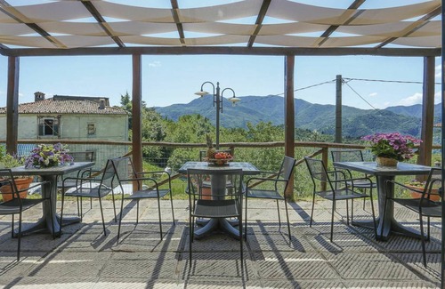 Molazzana Other | 180 m² Accommodation ∙ 4 bedrooms ∙ 12 guests