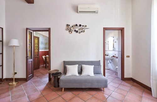 Saronno Other | 200 m² Accommodation ∙ 2 bedrooms ∙ 4 guests