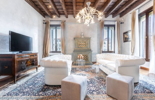 San Polo Apartment | 200 m² Apartment ∙ 3 bedrooms ∙ 6 guests