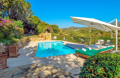 Baja Sardinia Villa | 200 m² Villa ∙ 3 bedrooms ∙ 6 guests
