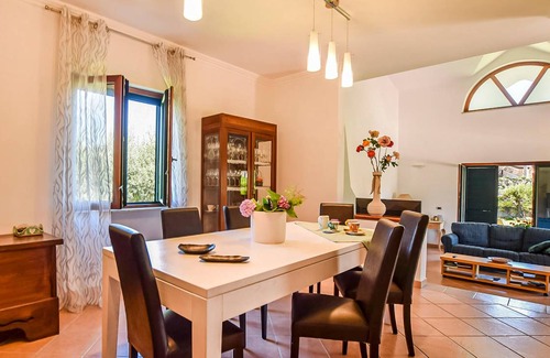 Alani House | 220 m² House ∙ 3 bedrooms ∙ 7 guests