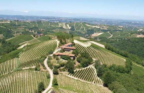 Trezzo Tinella Villa | 230 m² Villa ∙ 5 bedrooms ∙ 13 guests