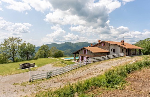 San Marcello Pistoiese House | 240 m² House ∙ 3 bedrooms ∙ 15 guests