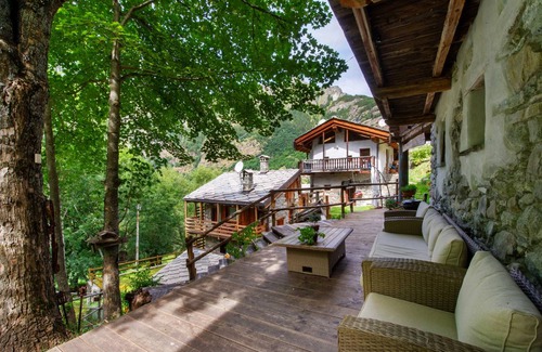 Valtournenche Ski Chalet | 250 m² Chalet ∙ 5 bedrooms ∙ 10 guests