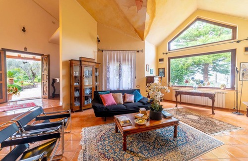 Carini House | 250 m² House ∙ 4 bedrooms ∙ 8 guests