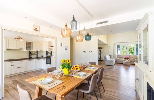 Spongano House | 250 m² House ∙ 6 bedrooms ∙ 12 guests