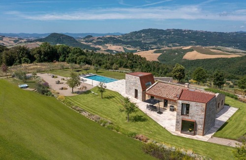 Volterra Villa | 250 m² Villa ∙ 3 bedrooms ∙ 6 guests