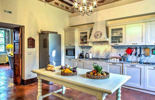 Passignano sul Trasimeno Villa | 260 m² Villa ∙ 6 bedrooms ∙ 12 guests