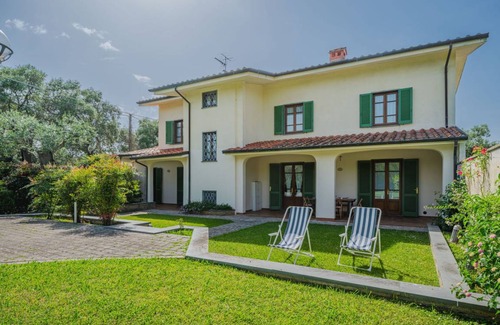Querceta Other | 300 m² Accommodation ∙ 4 bedrooms ∙ 10 guests