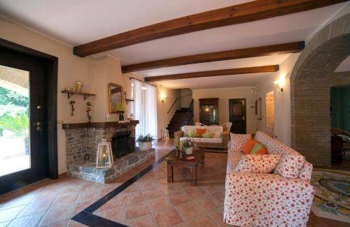 Albanella House | 300 m² House ∙ 4 bedrooms ∙ 14 guests