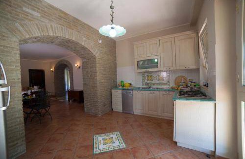 Albanella House | 300 m² House ∙ 4 bedrooms ∙ 14 guests
