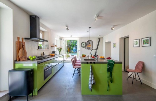 Pergola House | 300 m² House ∙ 6 bedrooms ∙ 12 guests