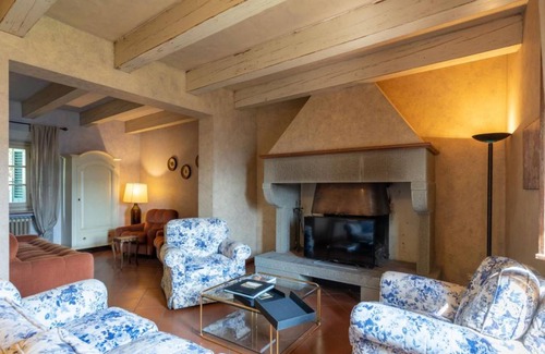 Dicomano House | 305 m² Farmhouse ∙ 5 bedrooms ∙ 12 guests