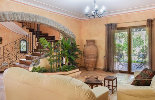 Saline Joniche House | 350 m² House ∙ 4 bedrooms ∙ 12 guests