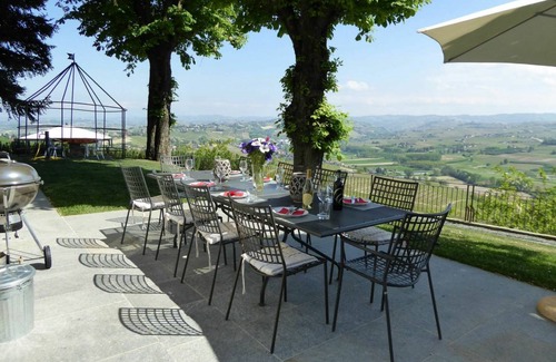 Costigliole d'Asti Villa | 350 m² Villa ∙ 4 bedrooms ∙ 12 guests