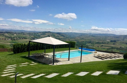 Costigliole d'Asti Villa | 350 m² Villa ∙ 4 bedrooms ∙ 12 guests