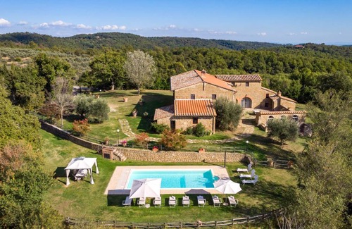 Monte San Savino Villa | 350 m² Villa ∙ 7 bedrooms ∙ 14 guests